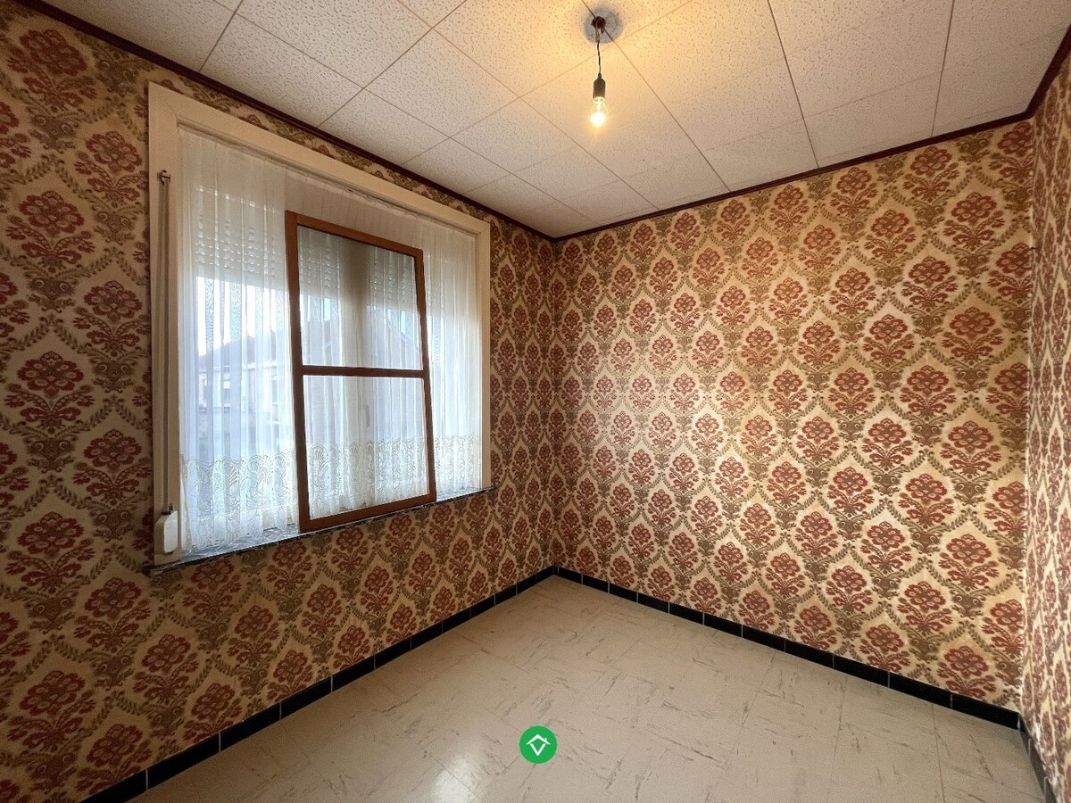 Stevige rijwoning met 3 slaapkamers met tuin en garage te Rumbeke 