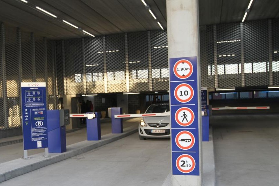 Pakket parkings in stationsgebouw in Blankenberge 