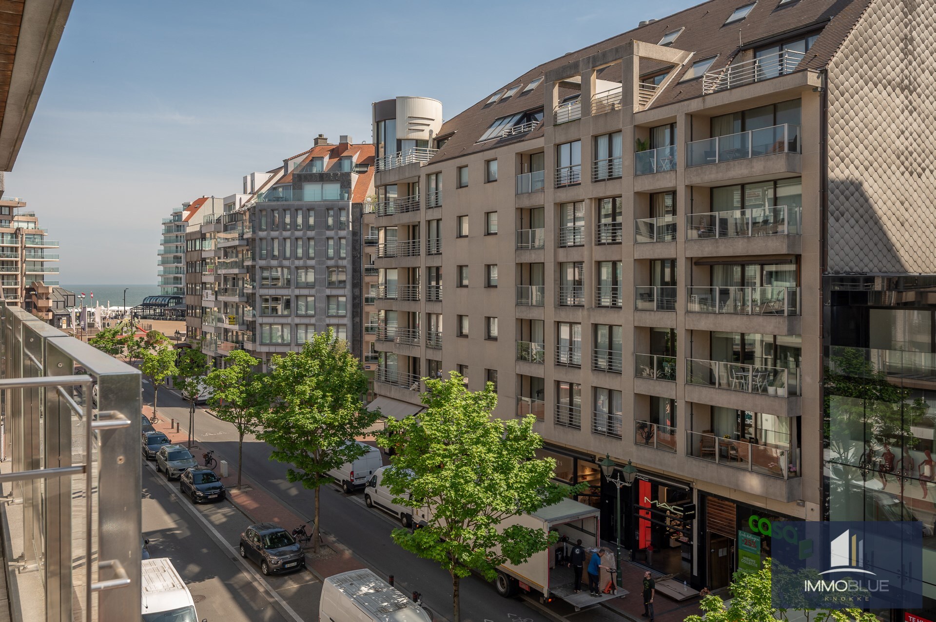 Appartement d’angle avec terrasse orient&#233;e au sud et belle vue sur la mer. 