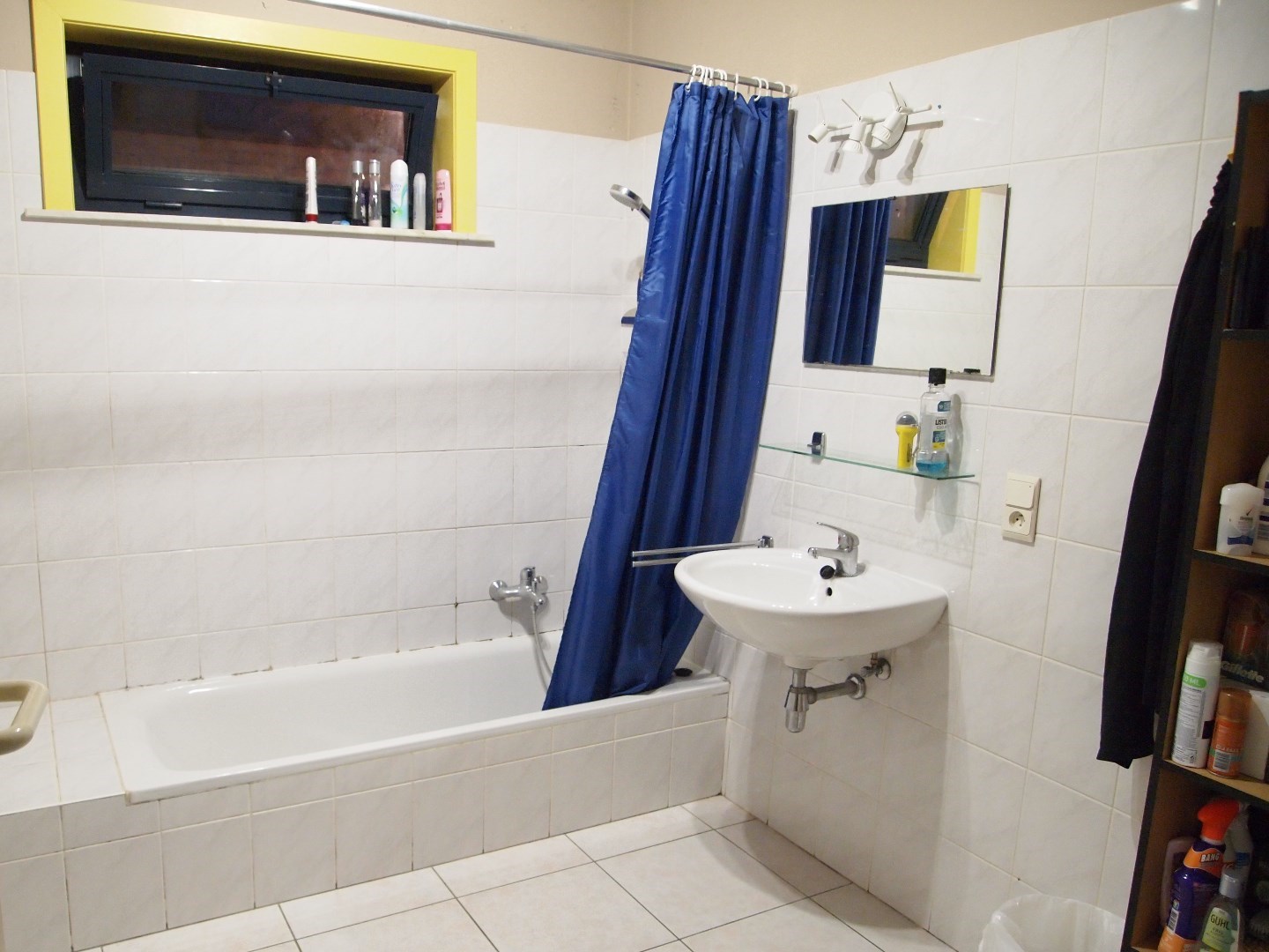 Opbrengsteigendom met 8 appartementen en 10 garages te koop in Zulte. 