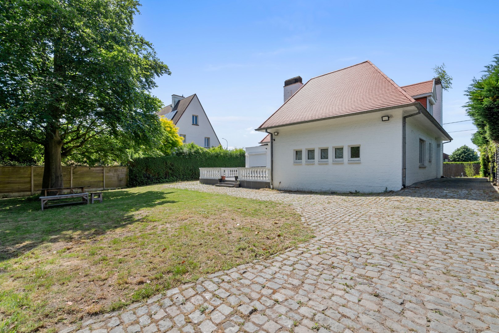 Stijlvolle villa met 5 slaapkamers op mooi perceel van 1325m&#178; 