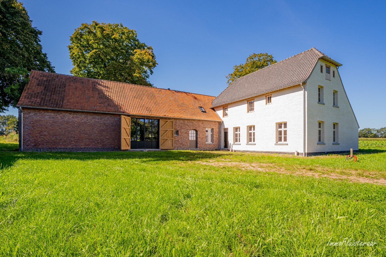 Unique farmhouse in an exceptional location on approximately 5 hectares in Peer. 