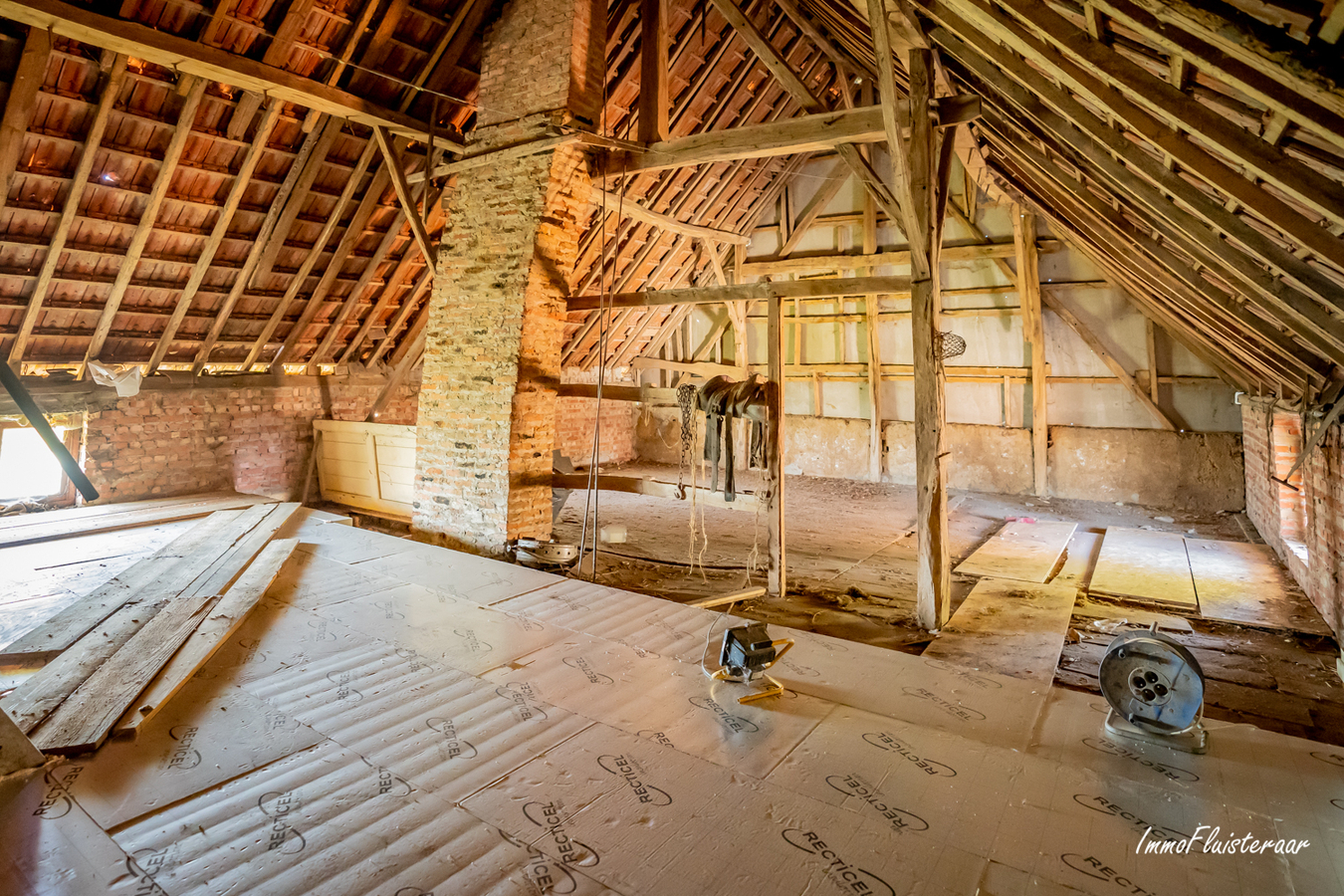 Te renoveren landelijke woning met aanhorigheden en weiland op ca. 1,2ha te Kersbeek-Miskom (Kortenaken; Vlaams-Brabant) 