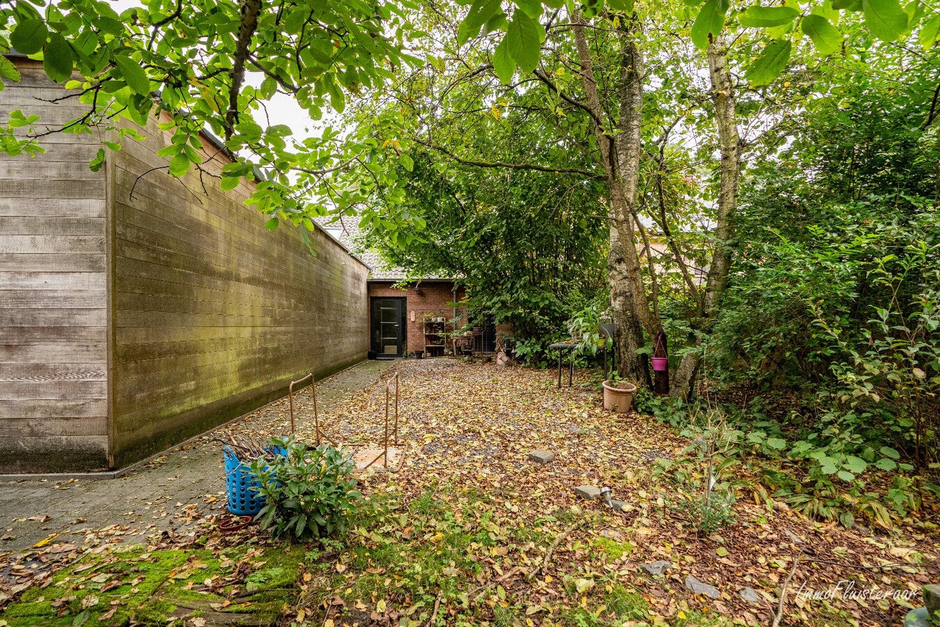 Ready-to-move-in house in a wooded area on approximately 24a in Keerbergen. 