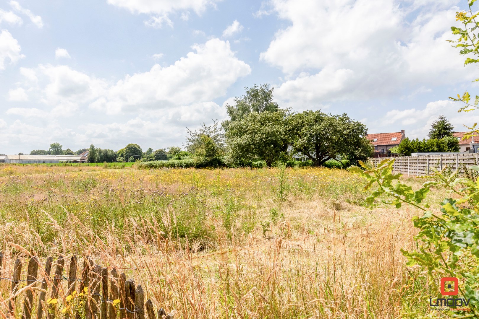 Ruime, landelijk gelegen, op te frissen woning met authentiek karakter en talloze mogelijkheden 