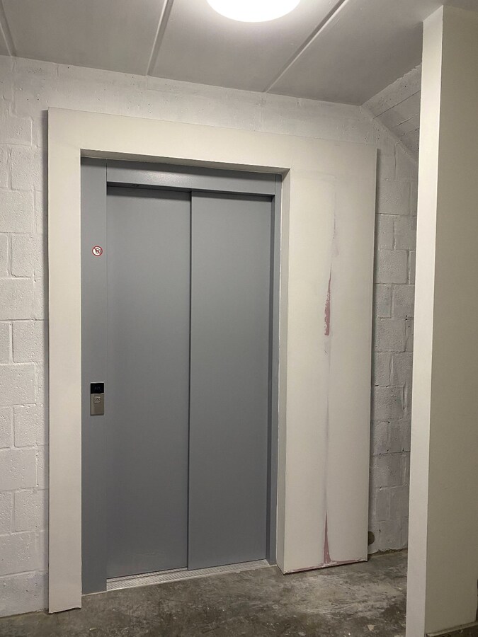 Luxueus nieuwbouw villa-appartement  van 168 m&#178; met 3 slaapkamers + ondergrondse garage en kelder in kleine residentie 