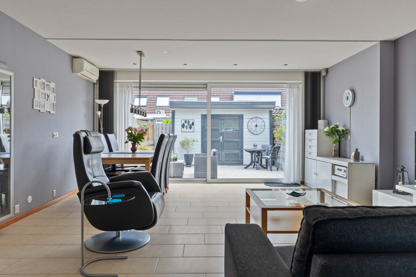 Energiezuinige eengezinswoning energielabel A, met 4 slaapkamers, uitgebouwde woonkamer, 12 zonnepanelen, vloerverwarming en gelegen op eigen grond. 