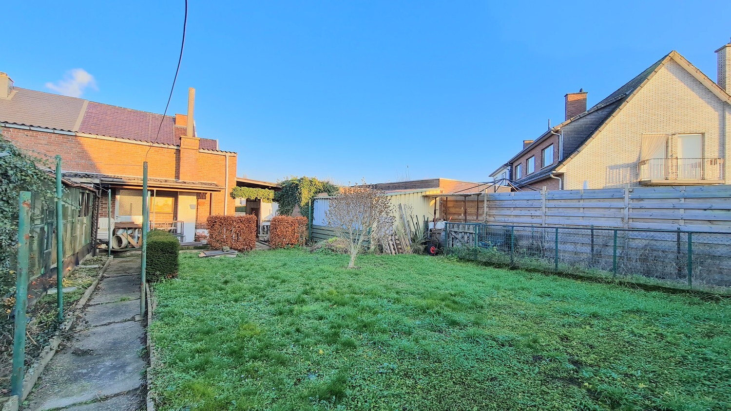 Charmante, op te knappen gezinswoning op perceel van 590 m&#178; 