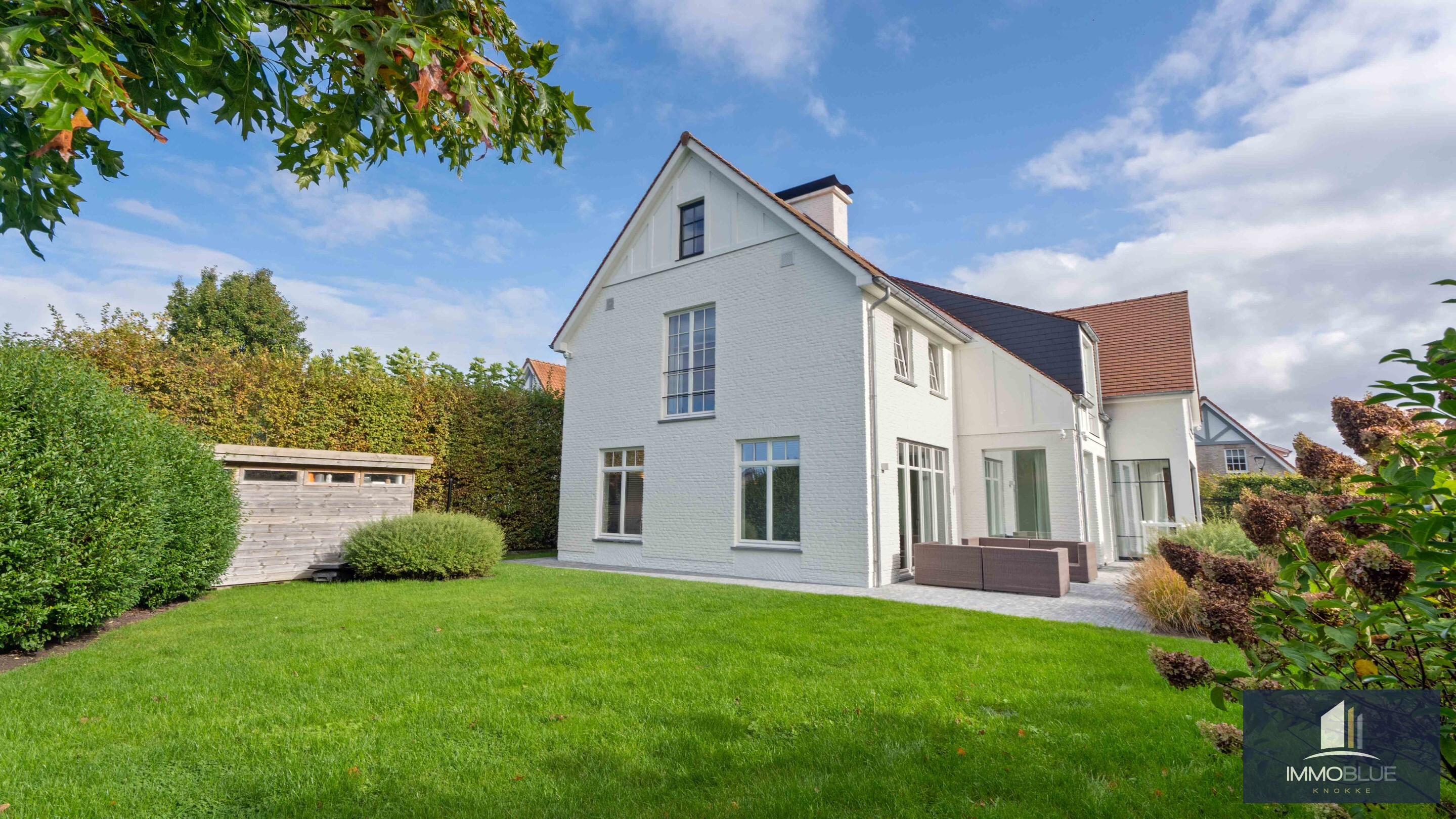 Exclusieve villa gelegen in een rustige, residenti&#235;le wijk . 