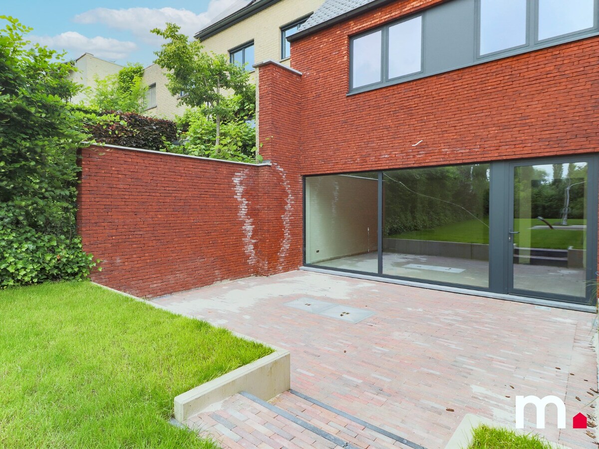 Moderne nieuwbouwwoning met prachtige tuin, garage en 4 slaapkamers in Bissegem ! 
