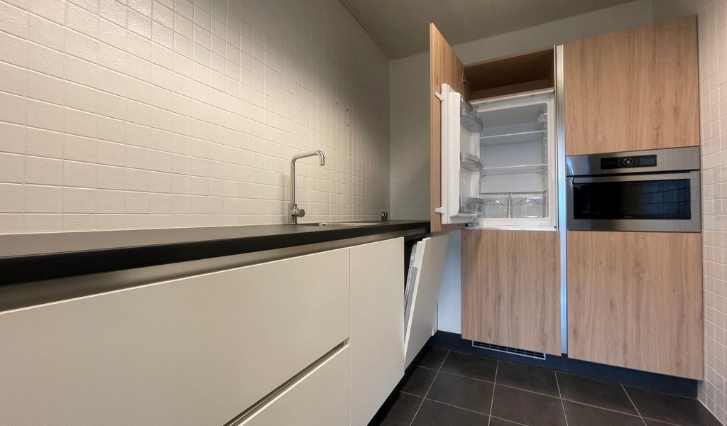 Gerenoveerde kantoren te huur vlakbij afrit E17 in Burcht