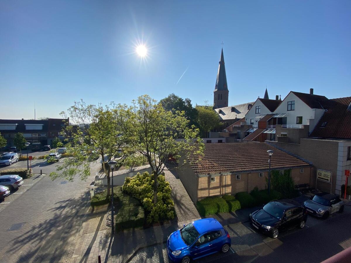 APPARTEMENT MET 1 SLAAPKAMER EN GARAGE IN HET CENTRUM VAN KOEKELARE 