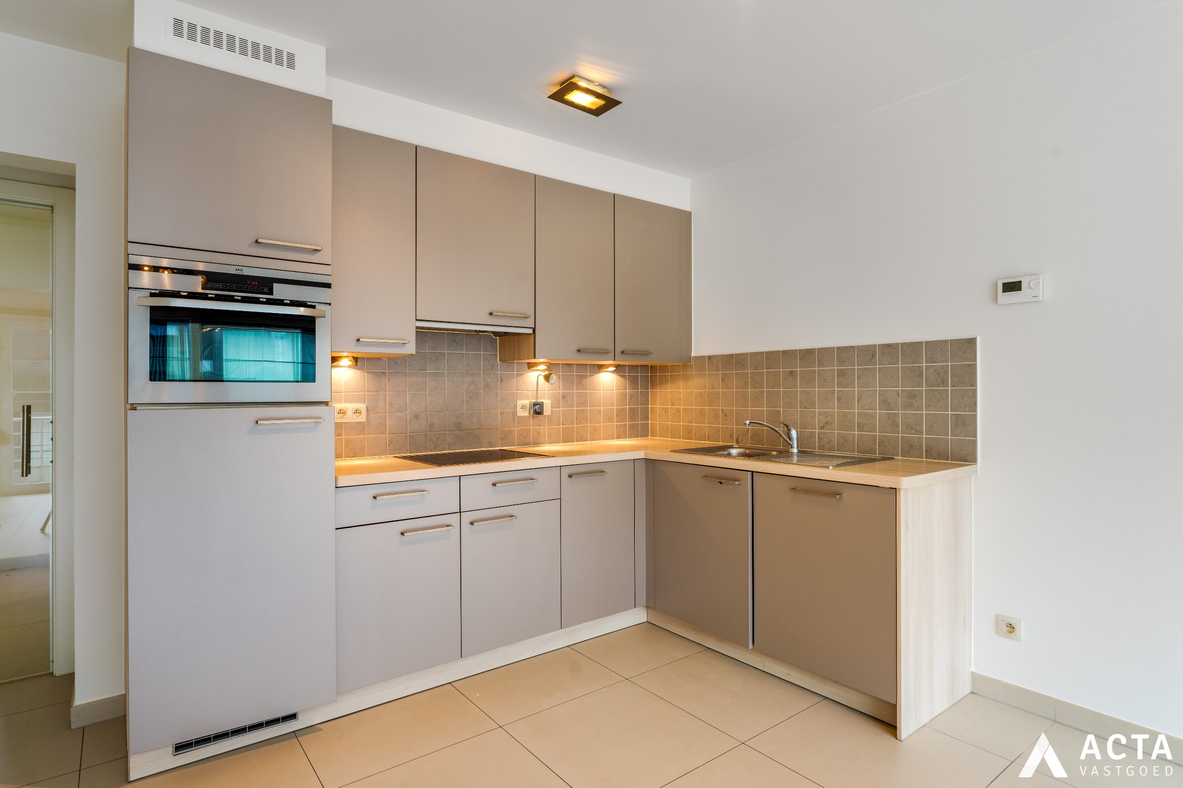 Instapklaar appartement met twee terrassen in Mariakerke! 