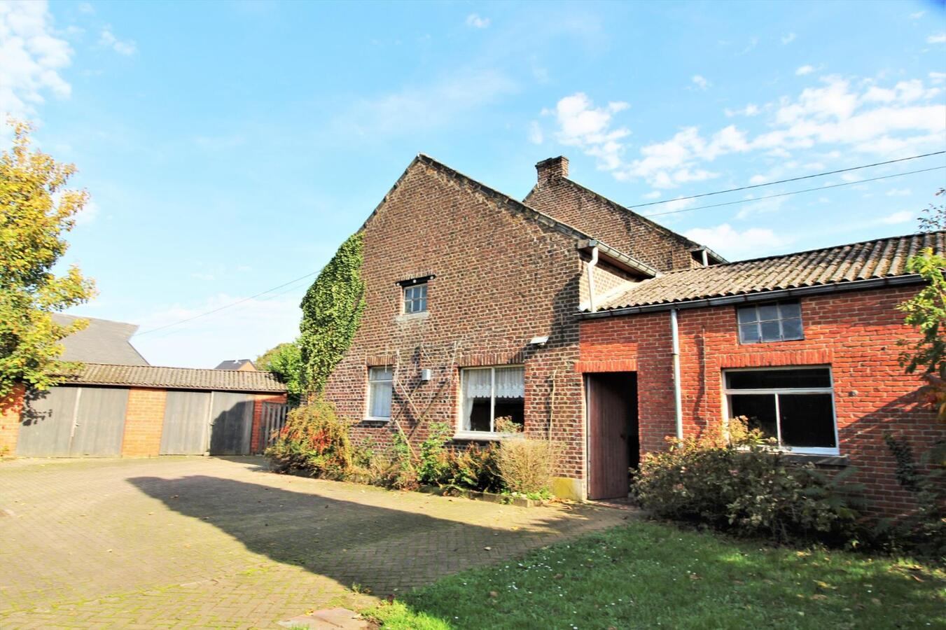 OPTIE - Te renoveren woning met verscheidene stalgebouwen , een loods, aanhorigheden en weilanden op ca. 2.6ha te Diest (Vlaams-Brabant) 