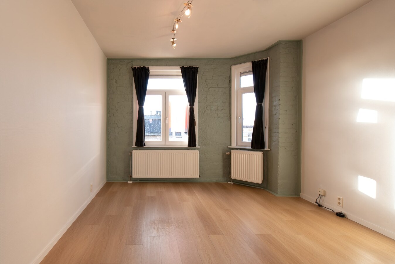 Gerenoveerd 2- slaapkamer appartement vlakbij de markt 