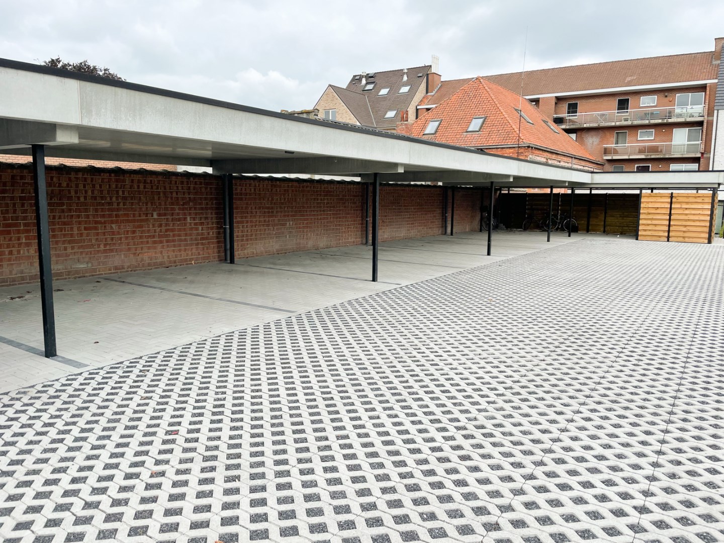 Nieuwe carport ter beschikking op wandelafstand van centrum Olsene 