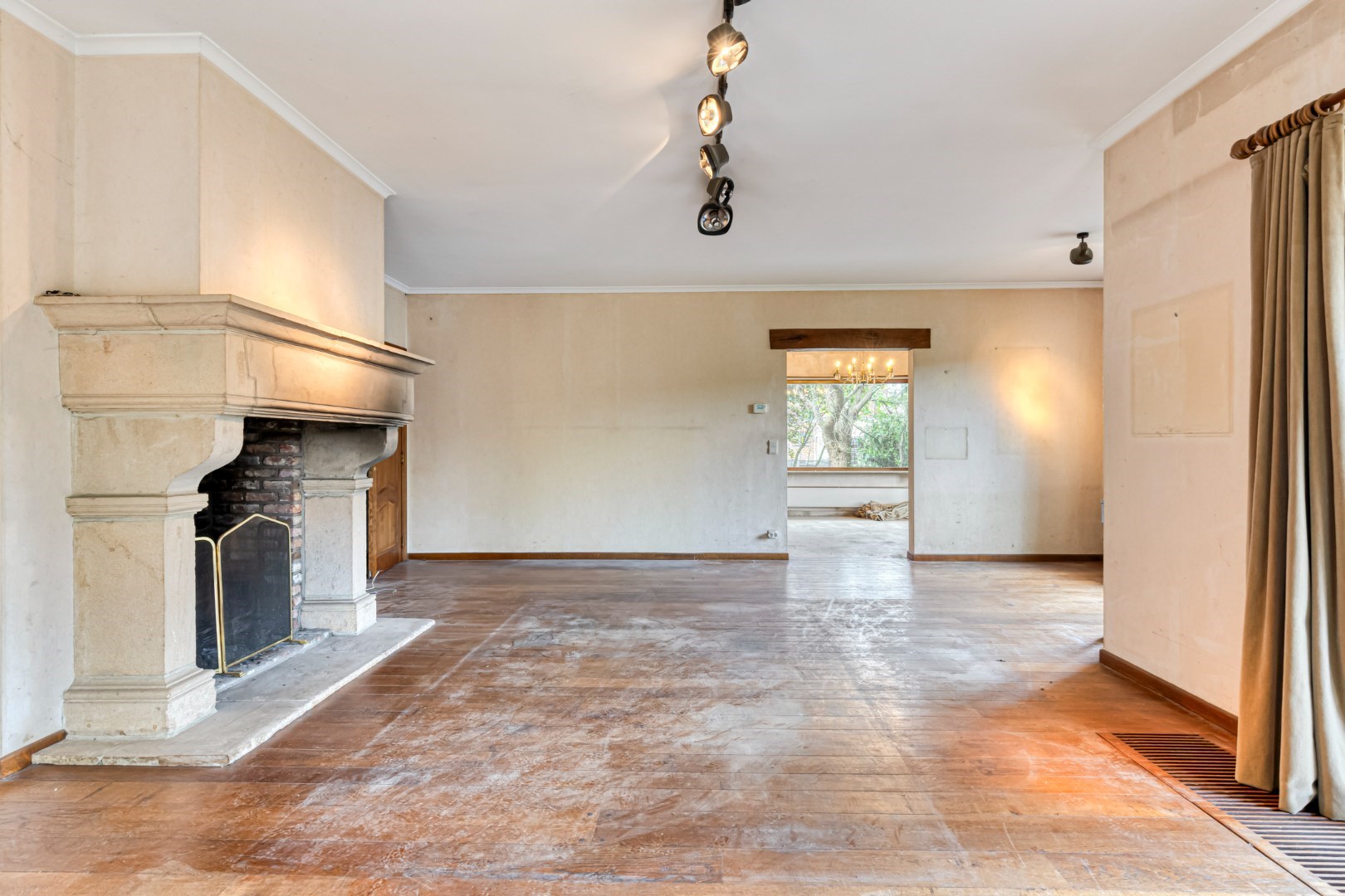 Ruime gezinswoning met 5 slaapkamers, praktijkruimte en dubbele garage in Kessel-Lo – EPC 337 kWh/m&#178; – bewoonbare oppervlakte ca. 301 m&#178; 