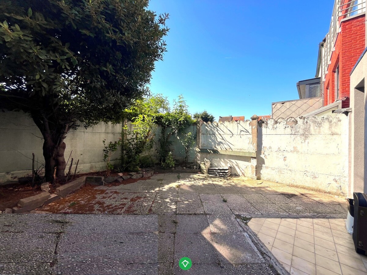 Comfortabel, op te frissen woonhuis met zonnige tuin, welgelegen in rustige buurt. 
