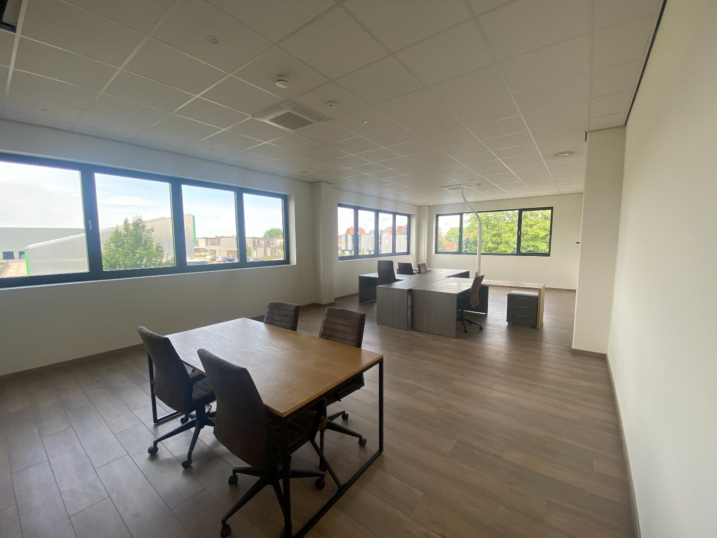 Terbeschikkingstelling van kantoorruimte in Waregem 