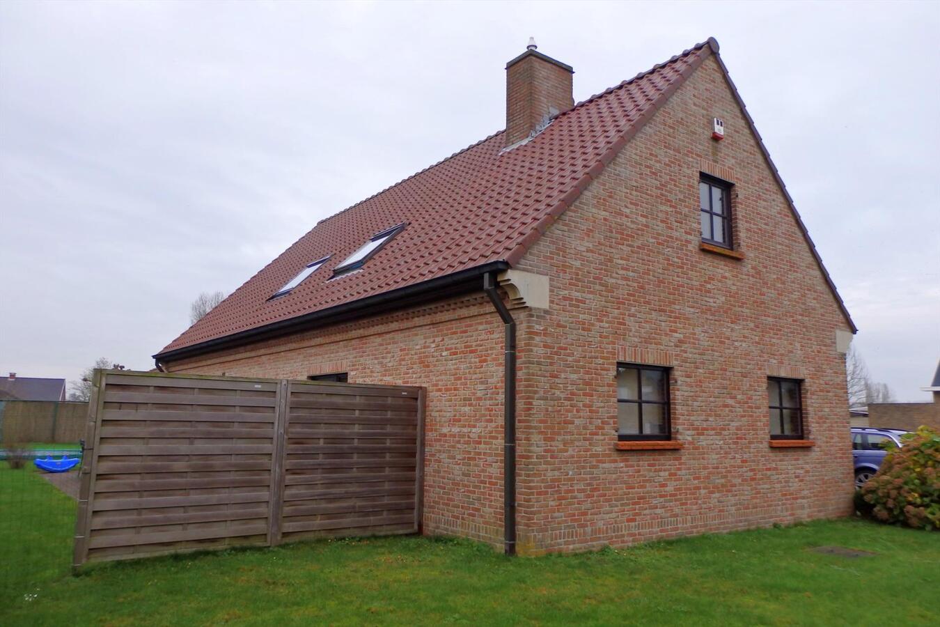 VERKOCHT - Eengezinswoning met 3 slaapkamers in hartje Zomergem! 