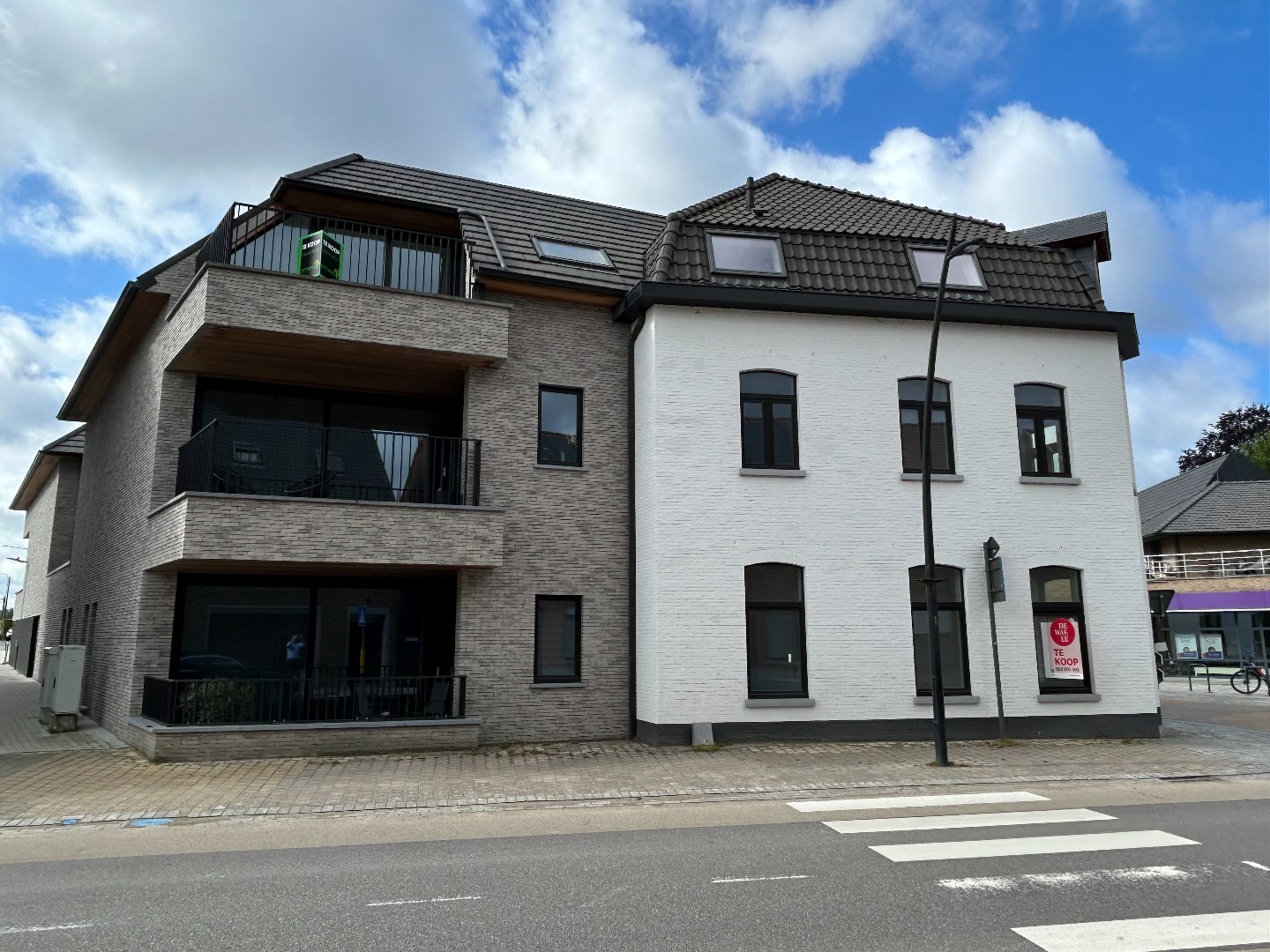 Volledige afgewerkt appartement met 2 slaapkamers en ruim terras. 