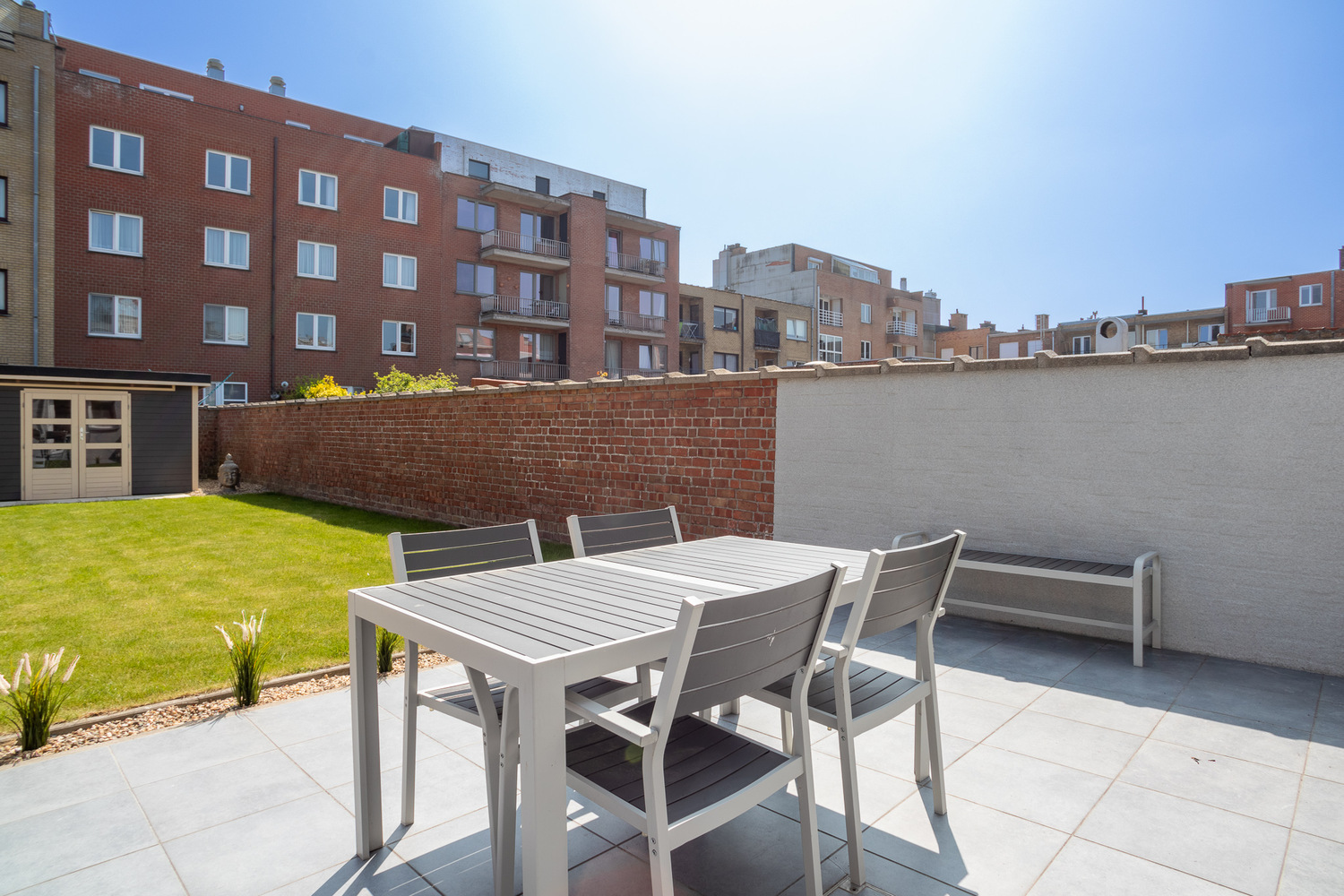 Rustig gelegen, knap gerenoveerde woning met tuin, nabij strand en zeedijk 