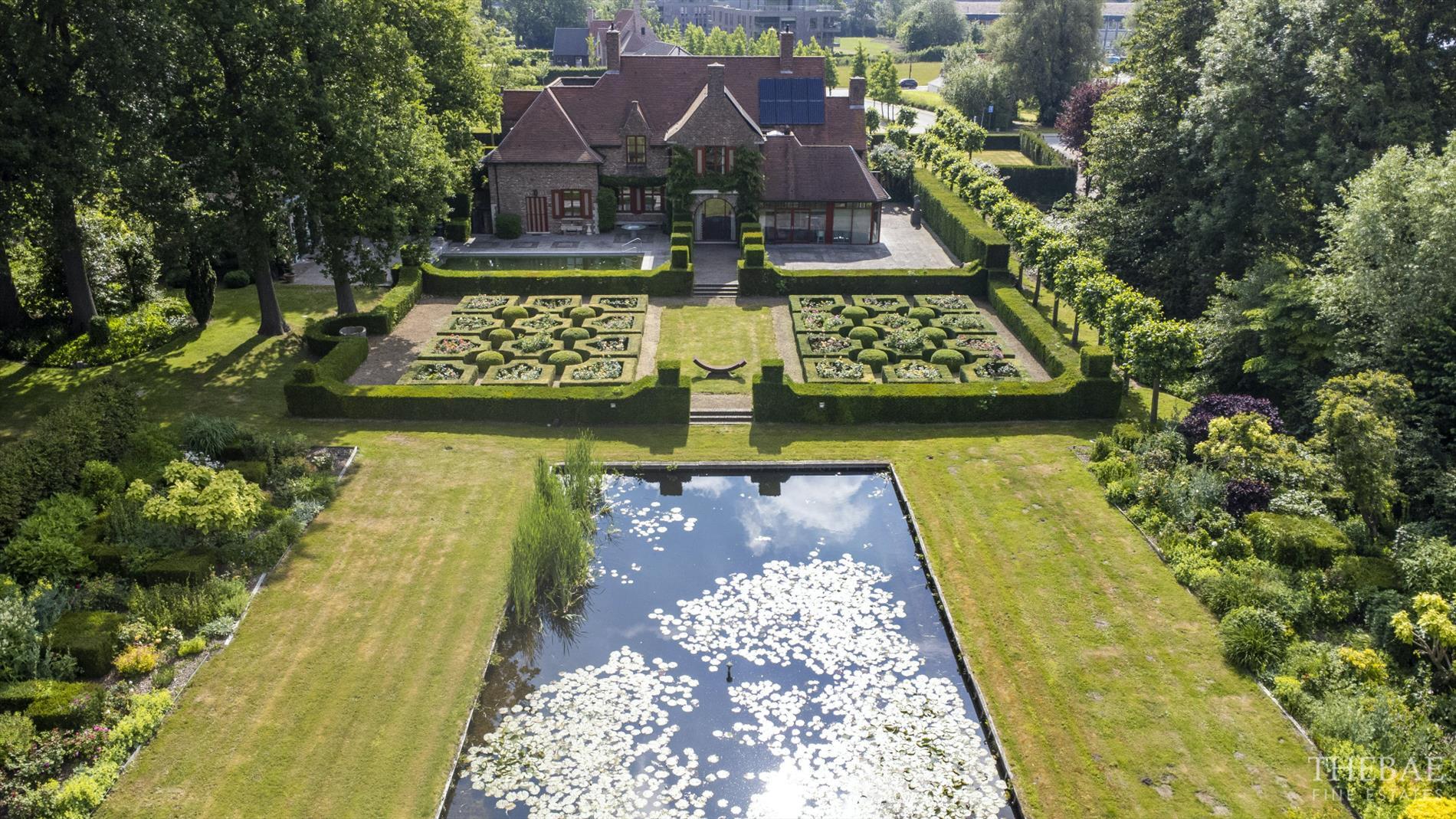 Statige villa met boomgaard en zwembad te Oudenaarde 
