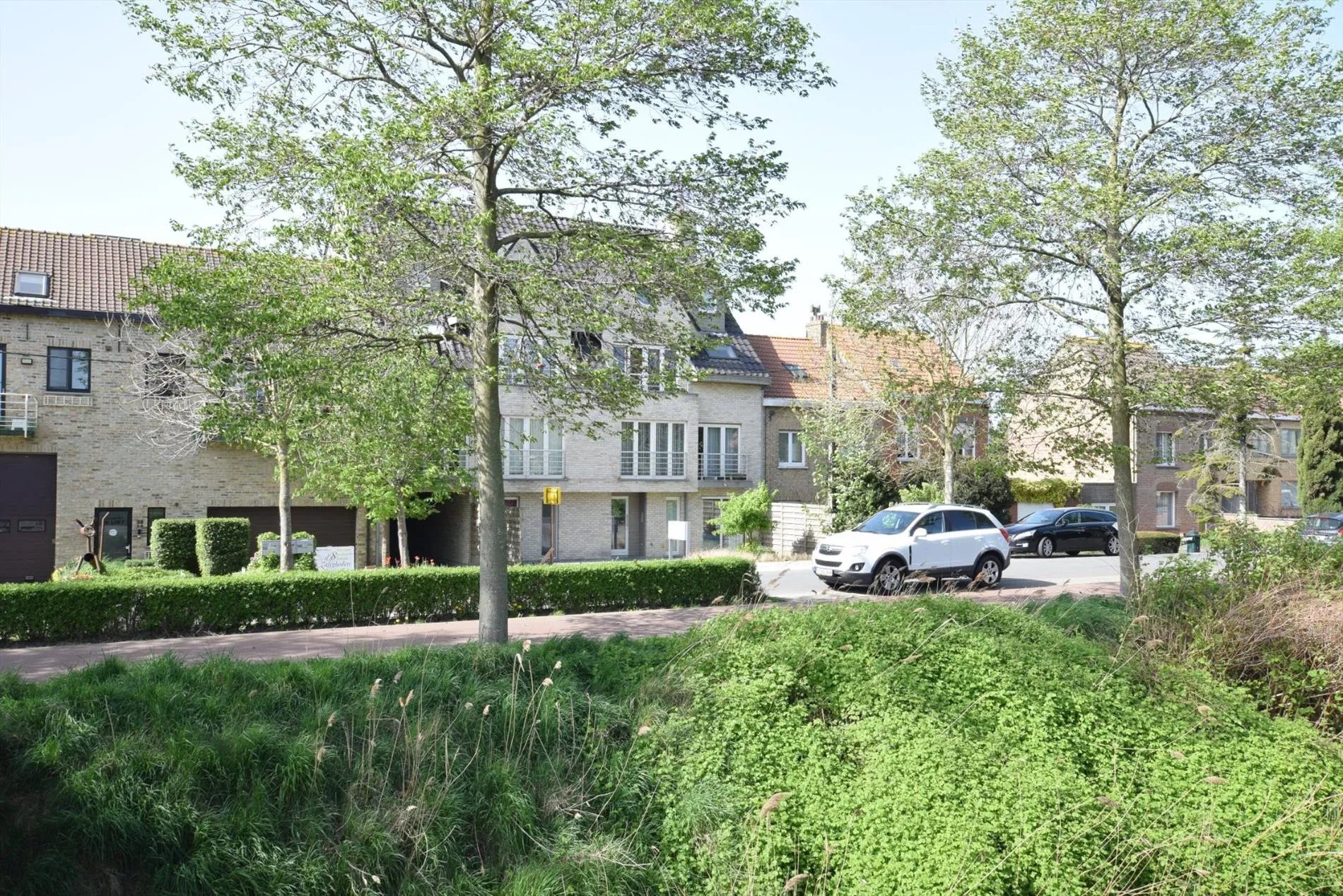 Gelijkvloers 2 slaapkamerappartement (2010) met tuin te Nieuwpoort-Stad.