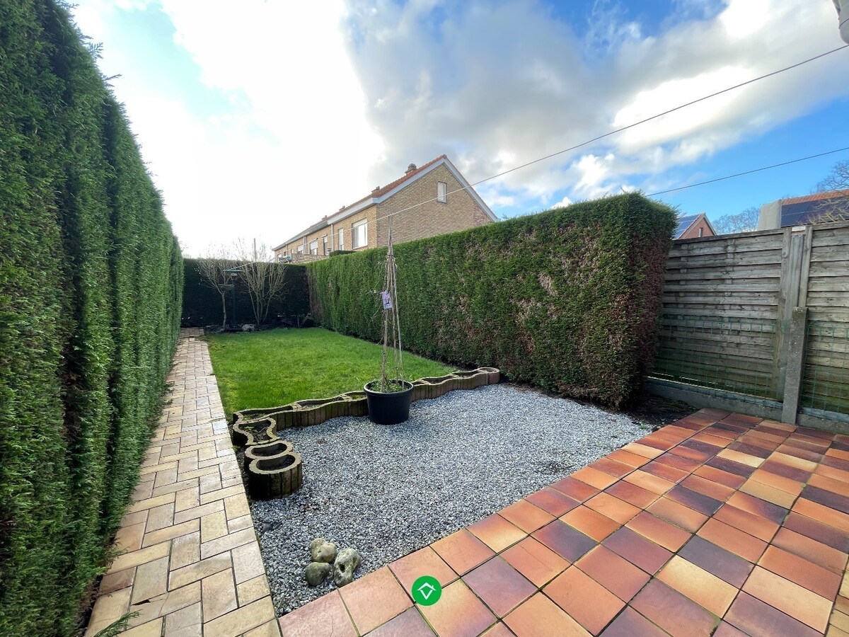 Stevige rijwoning met 3 slaapkamers met tuin en garage te Rumbeke 