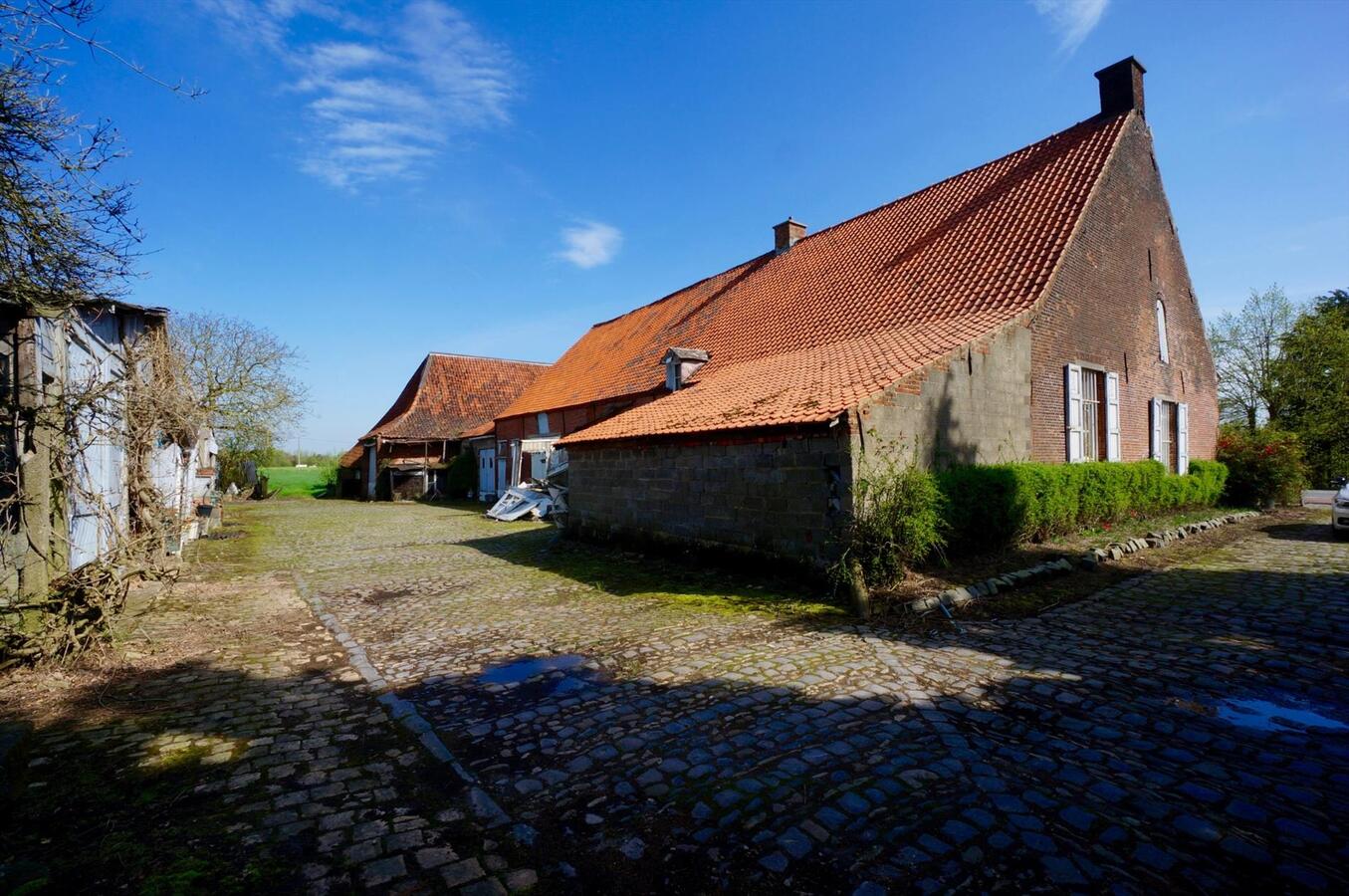 Prachtig renovatie project op ca. 1,9 ha te Boechout 