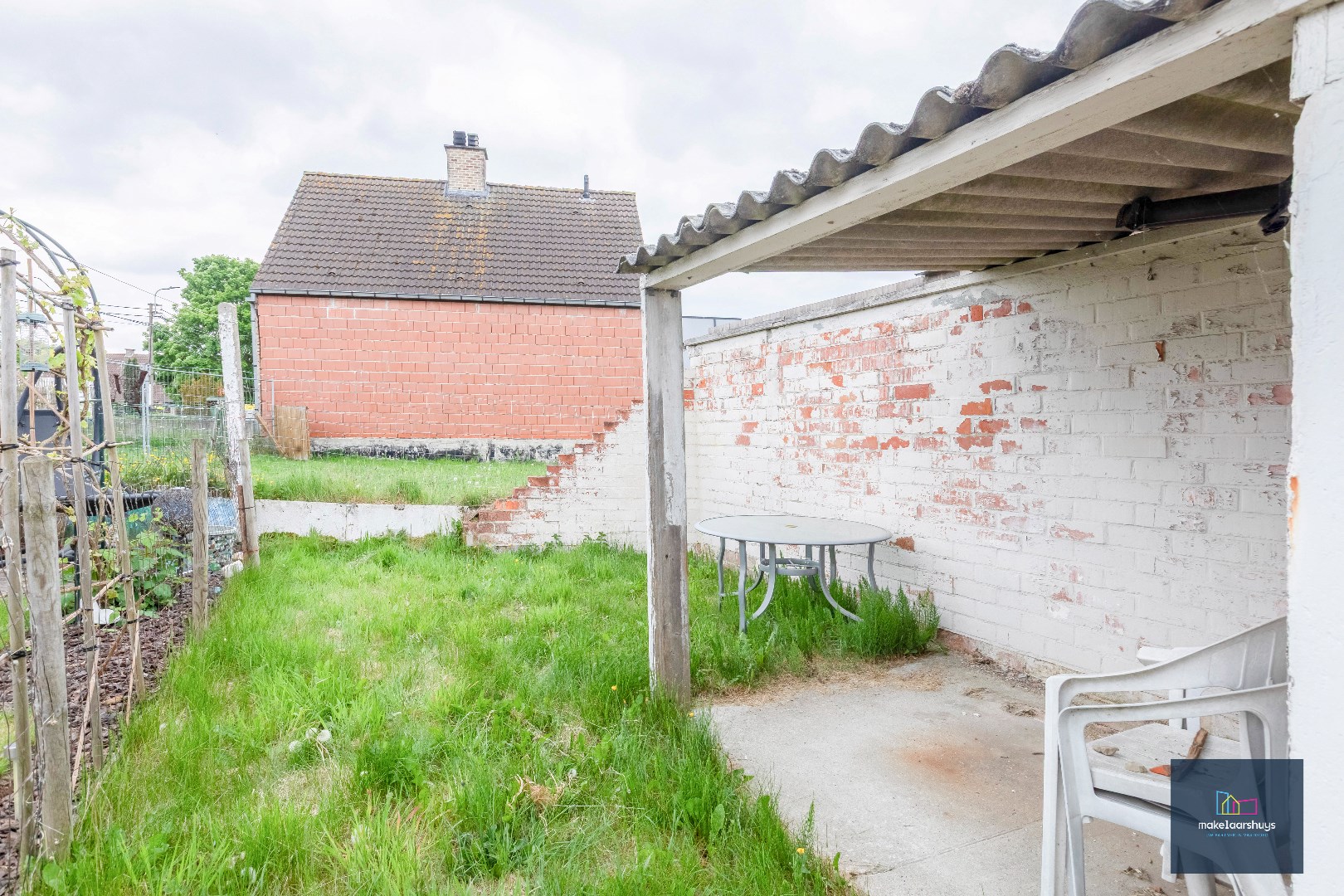 Rijwoning met tuin te Wetteren. 