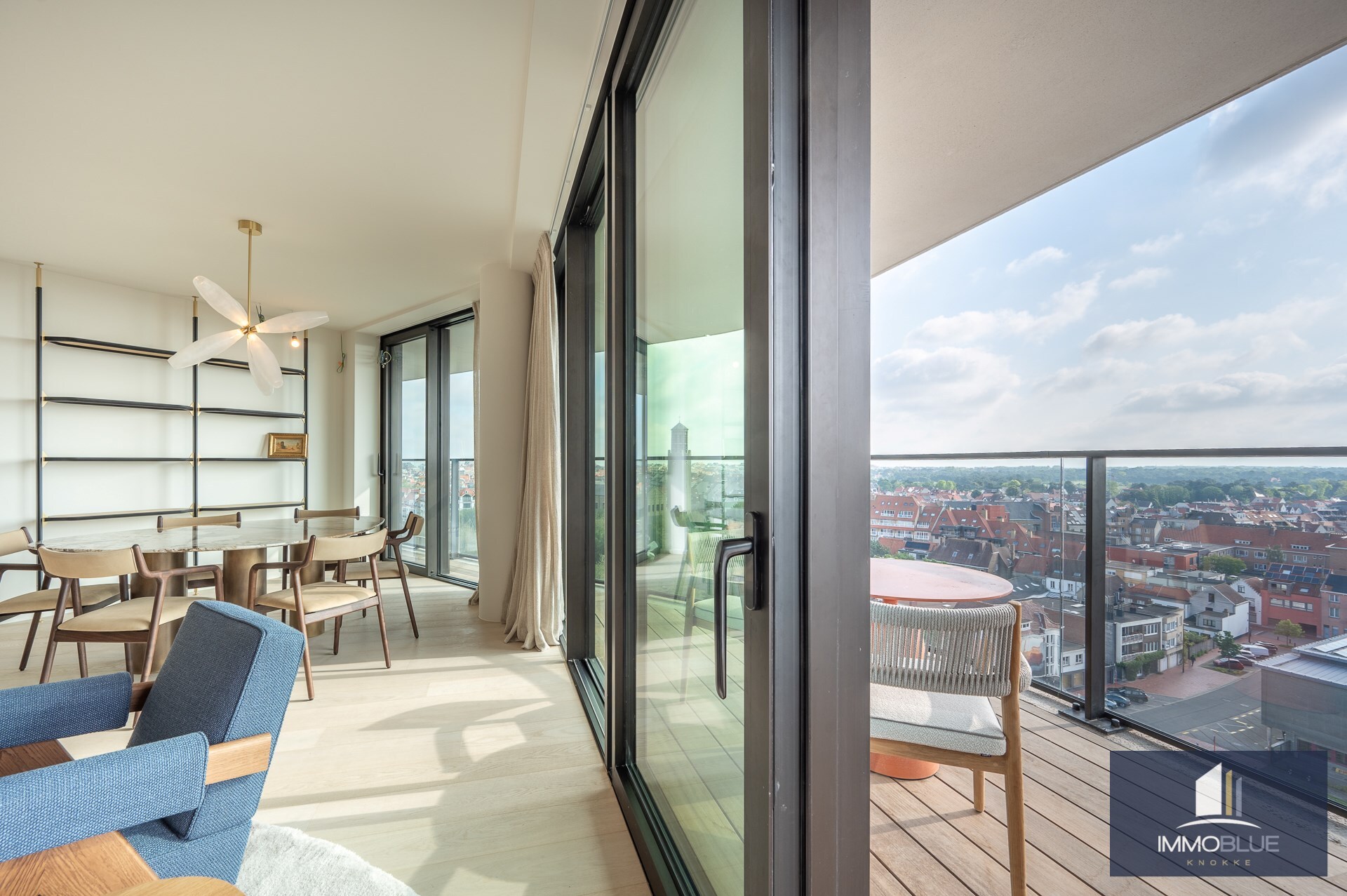 Appartement de luxe avec une tr&#232;s grande terrasse situ&#233; dans la r&#233;sidence exclusive The Tower. 