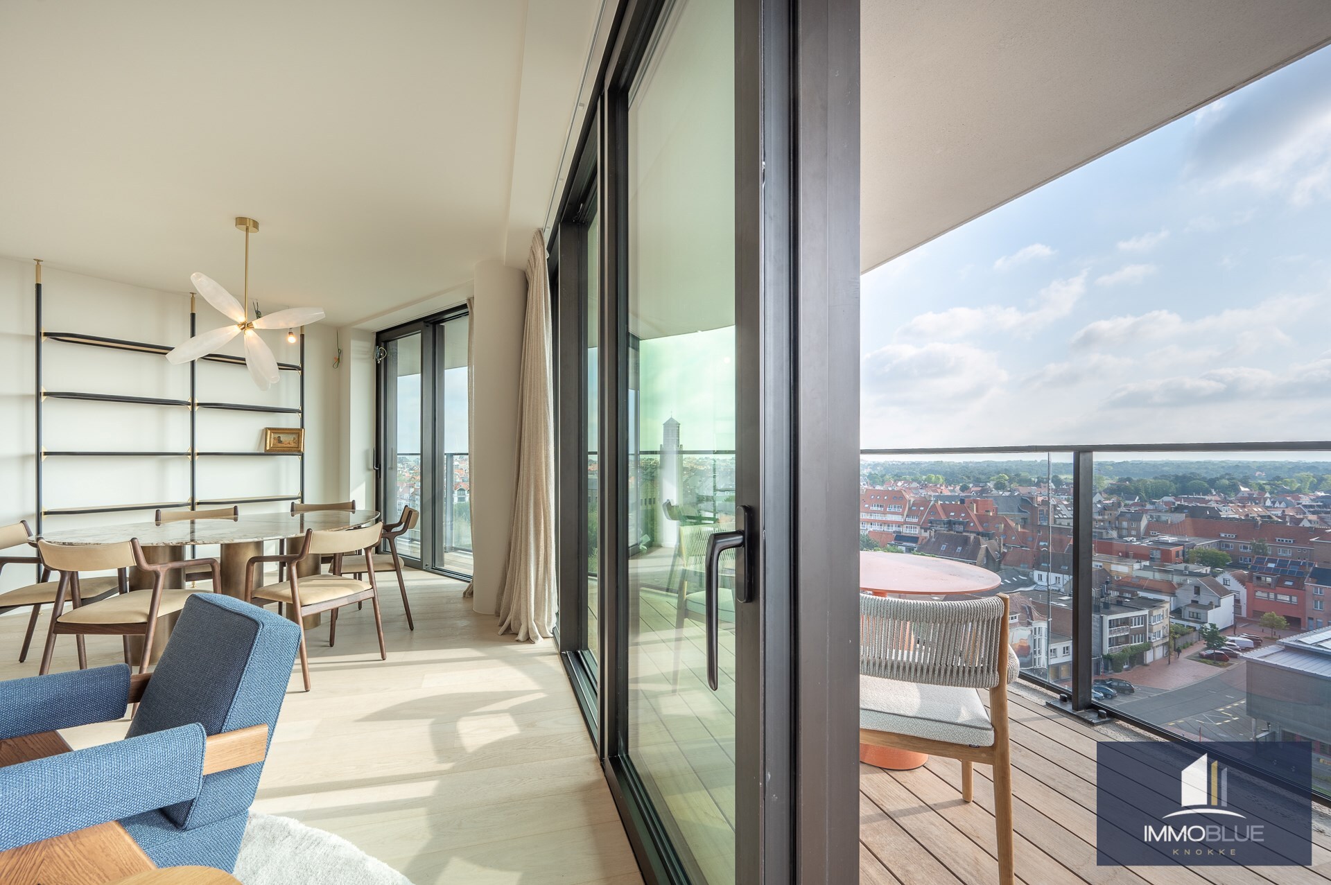 Luxueus appartement met zeer ruim terras gelegen in de exclusieve residentie The Tower. 