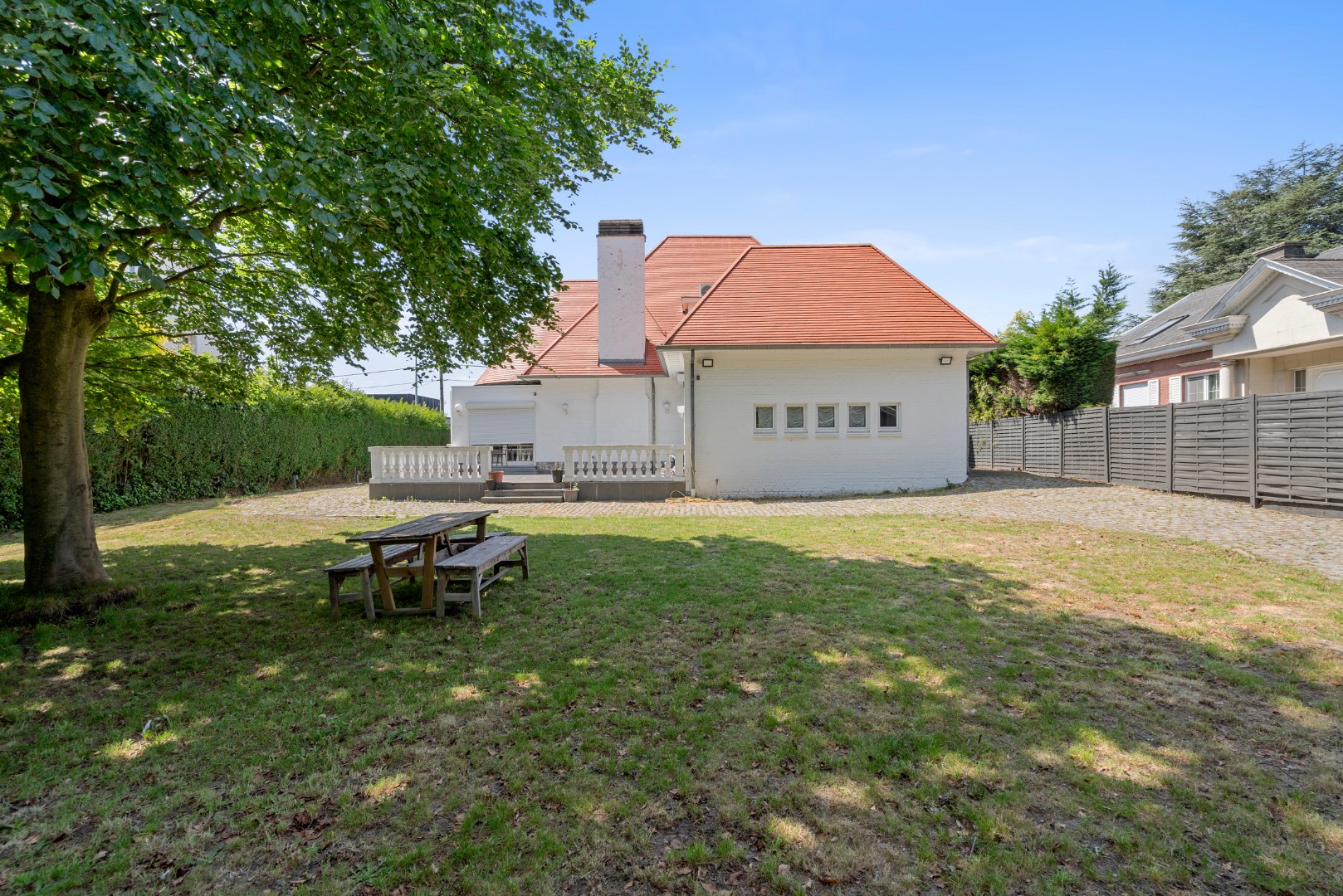 Stijlvolle villa met 5 slaapkamers op mooi perceel van 1325m&#178; 