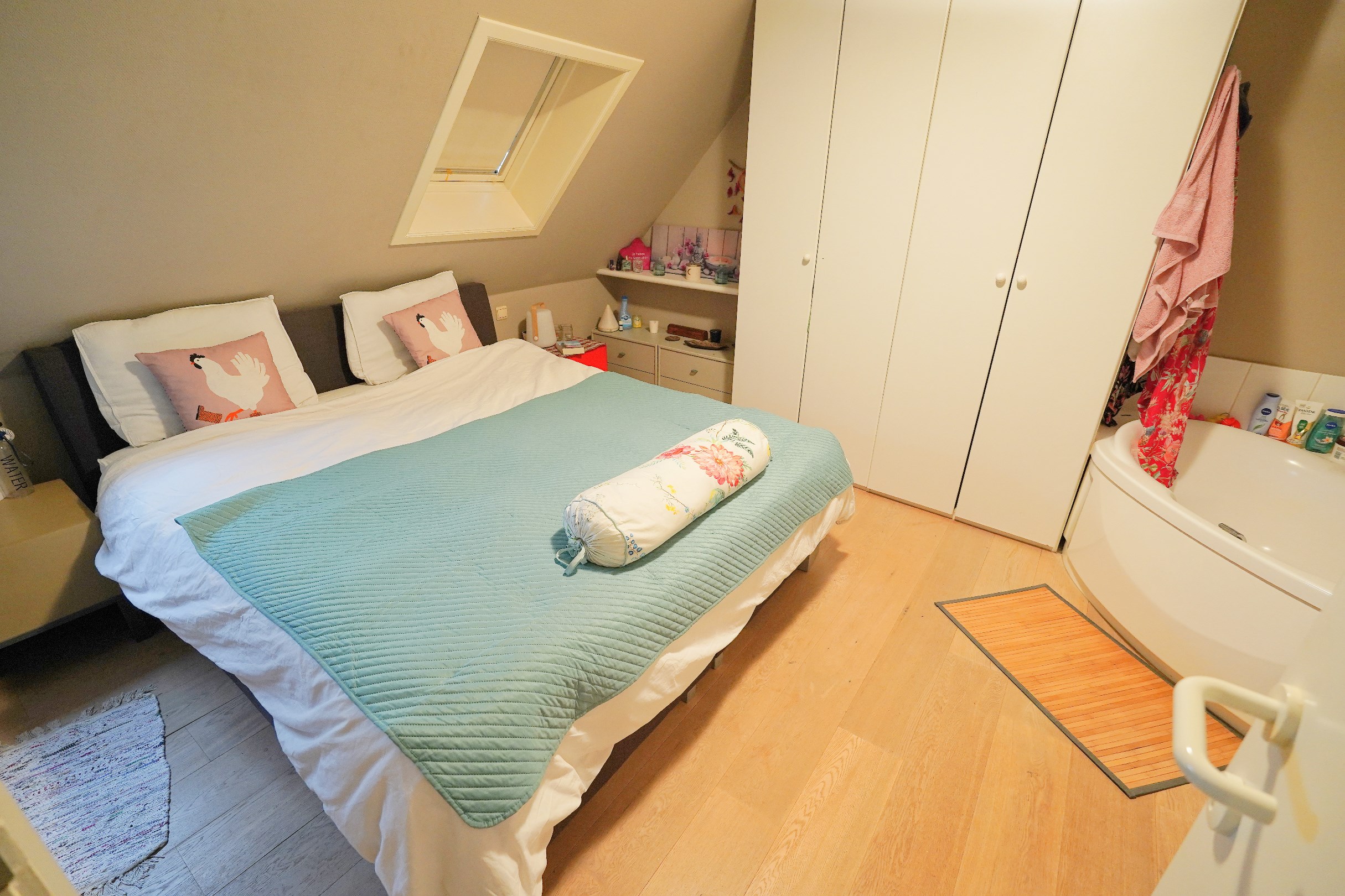 Duplex appartement met 2 slaapkamers op een topligging in de Zoutelaan te Knokke. 