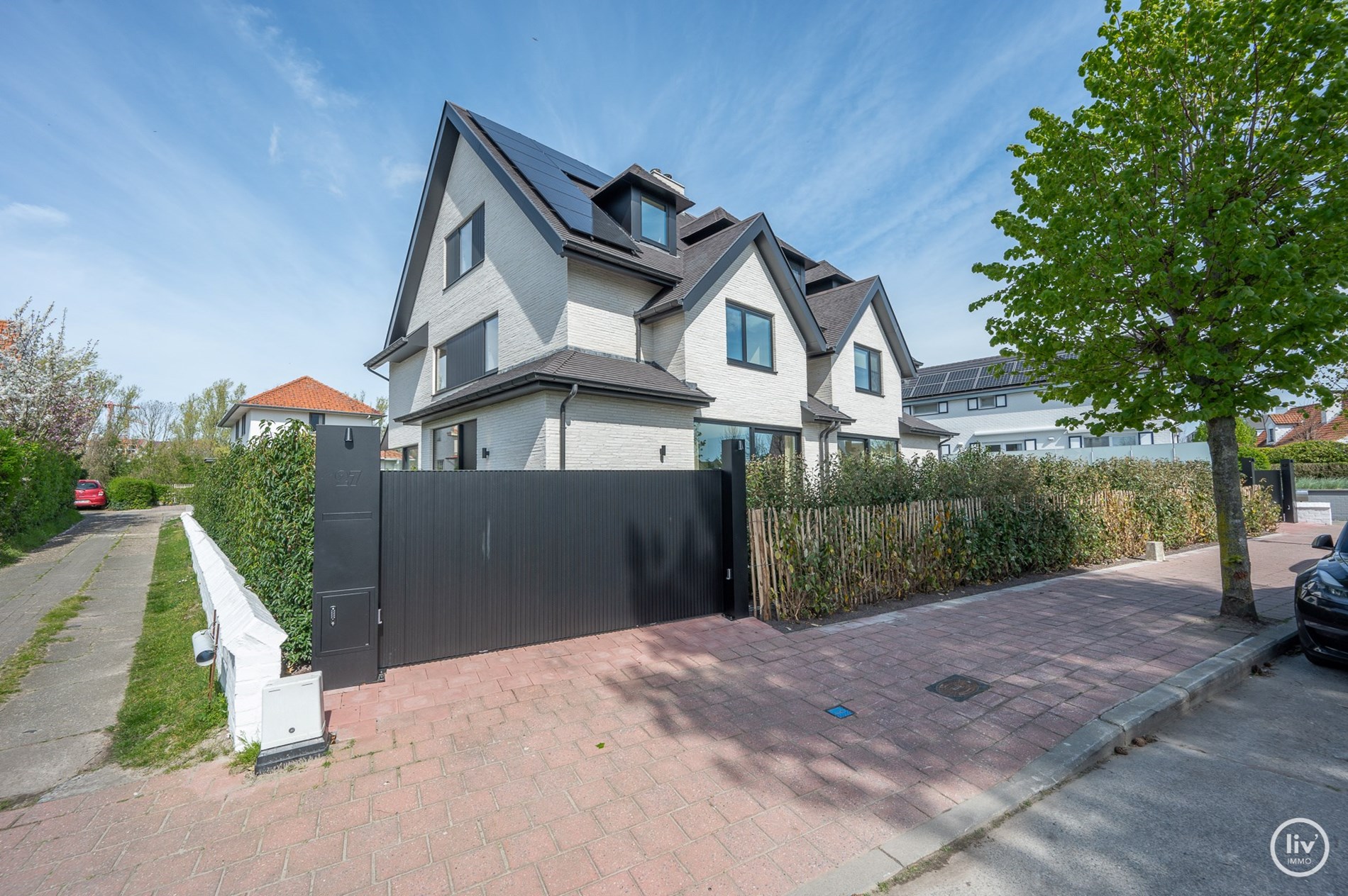 Villa de construction r&#233;cente luxueusement finie, situ&#233;e &#224; proximit&#233; du Park 58 et &#224; distance de marche de la plage et de la digue. 