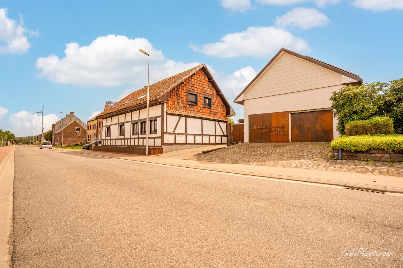 Ruime woning met bijgebouw en een loods op ca. 25 are te Kortessem 