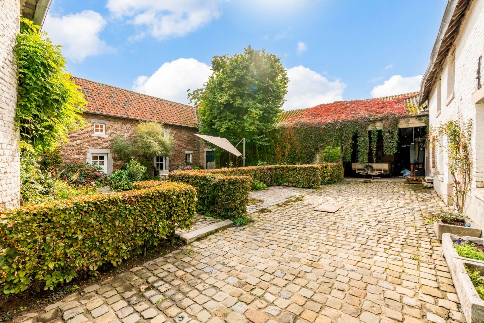 binnenkoer met terras