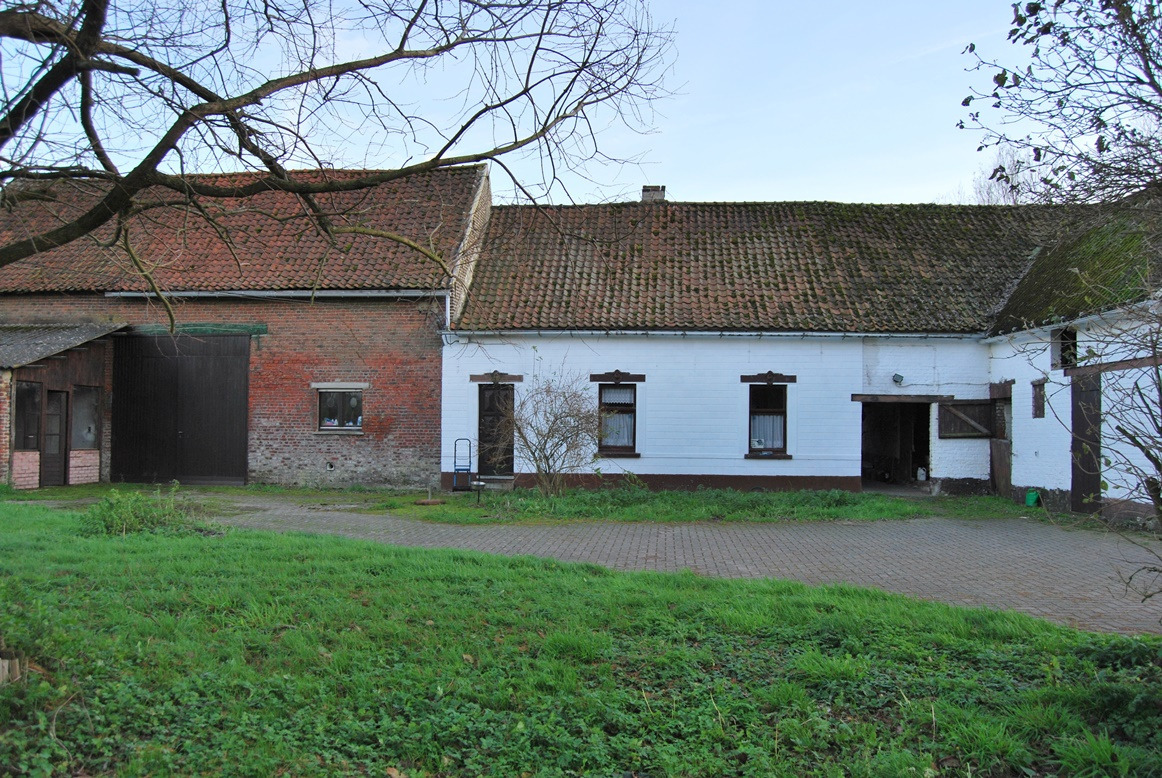 Te renoveren hoeve op ca. 1,4 ha op prachtige locatie te Geraardsbergen 