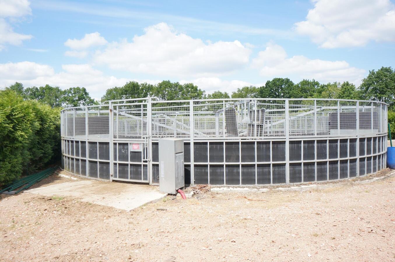 Hoeve met binnenpiste en stallen op ca. 3,63 Ha te Lommel (Kerkhoven) 