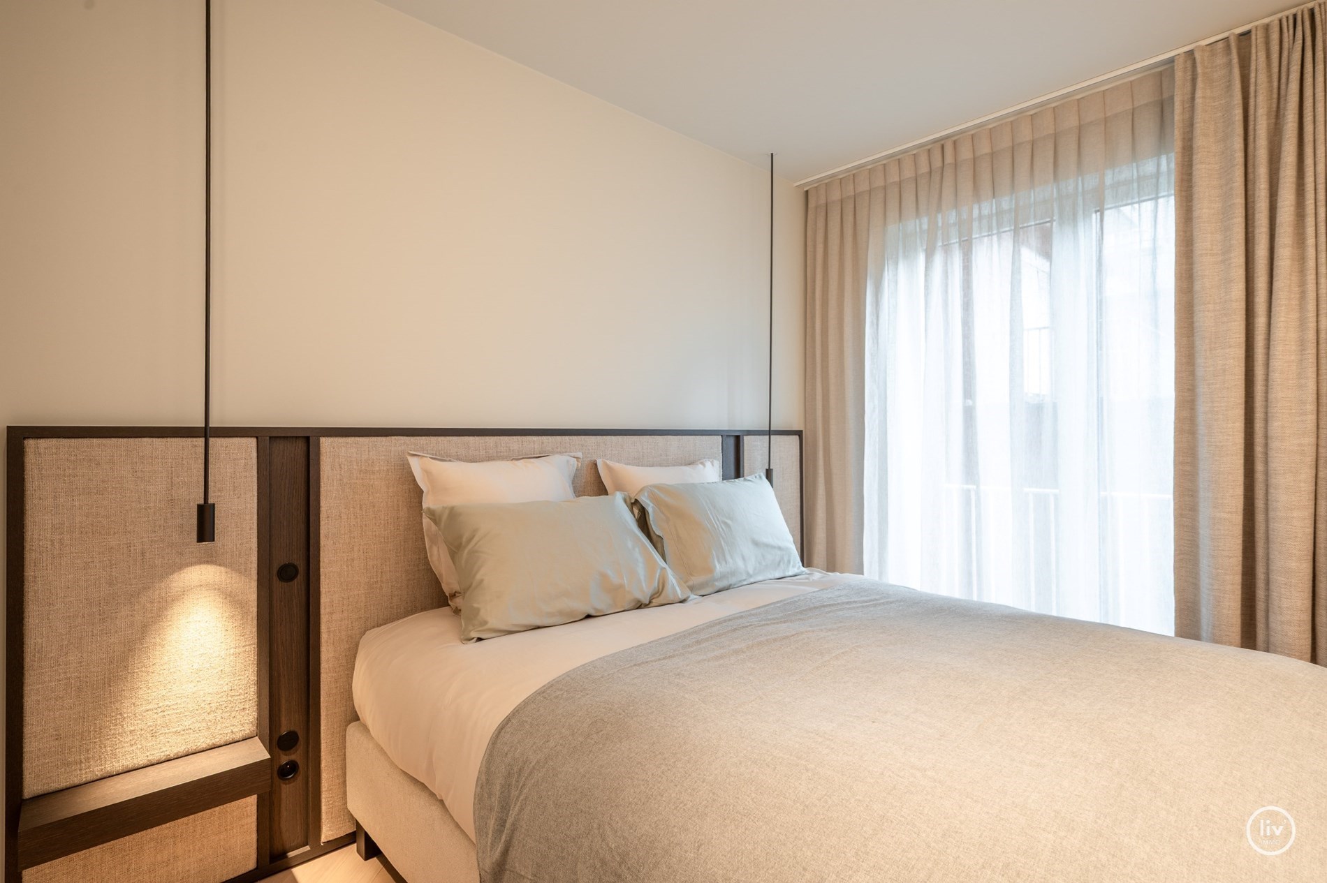 OPENDEURDAG vrijdag 11 juli 2025 van 16:15 tot 18:00 in de Van Bunnenlaan 32, 8300 Knokke-Heist. Magnifiek gerenoveerd appartement van 150 m&#178; met open zicht op de Heilighart kerk – Dumortierlaan, Knok 