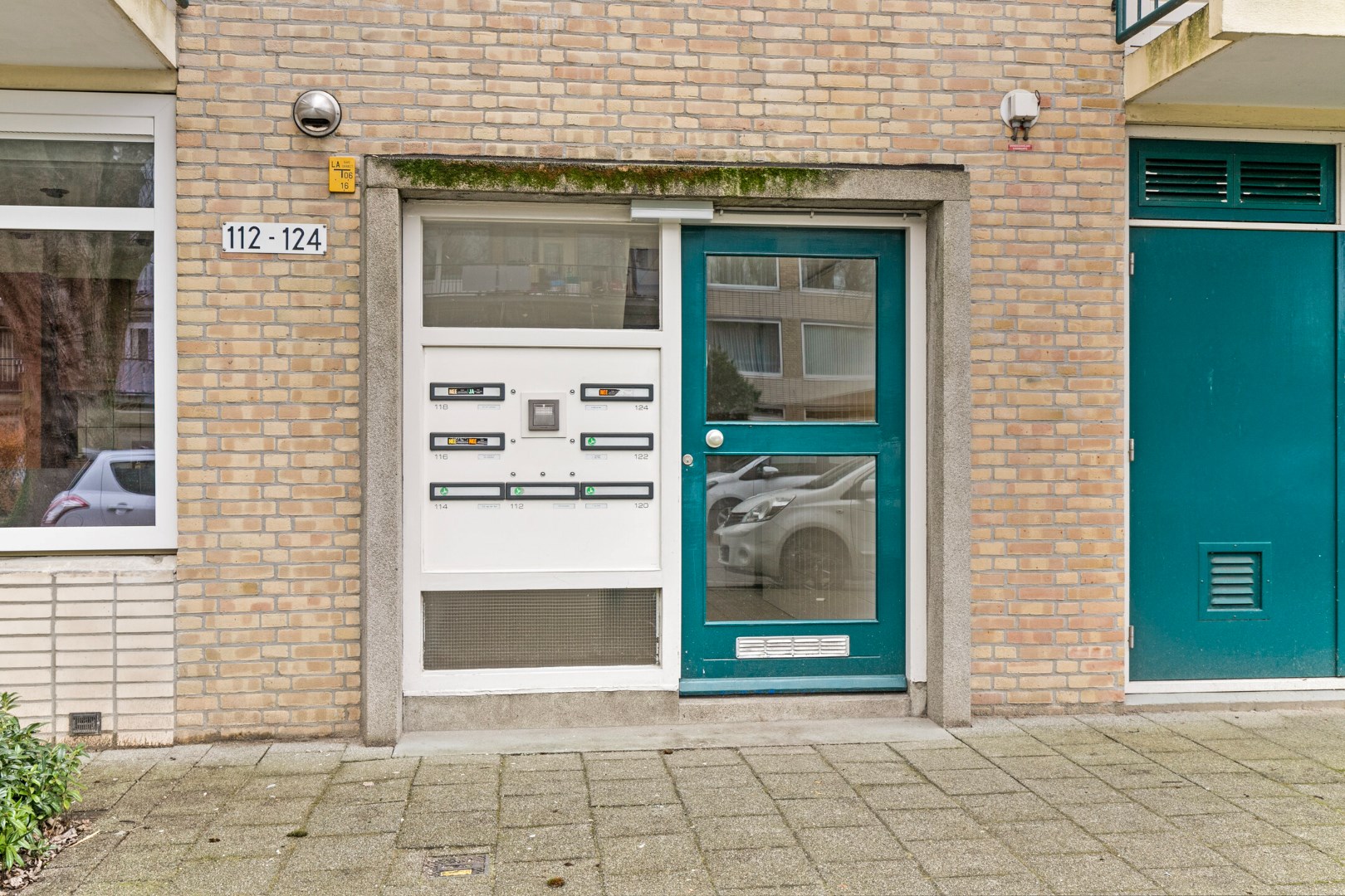 Handige starters  opgelet dit is uw kans ! 3 kamer appartement van 74 m2 op de 1e etage op Top locatie. 