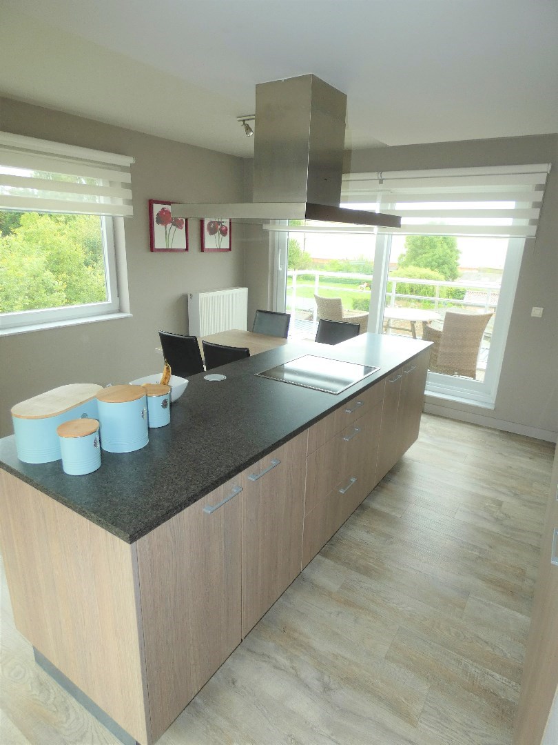 Appartement (104 m&#178;) met 2 slpk, 2 terrassen en garage, Eernegem. 