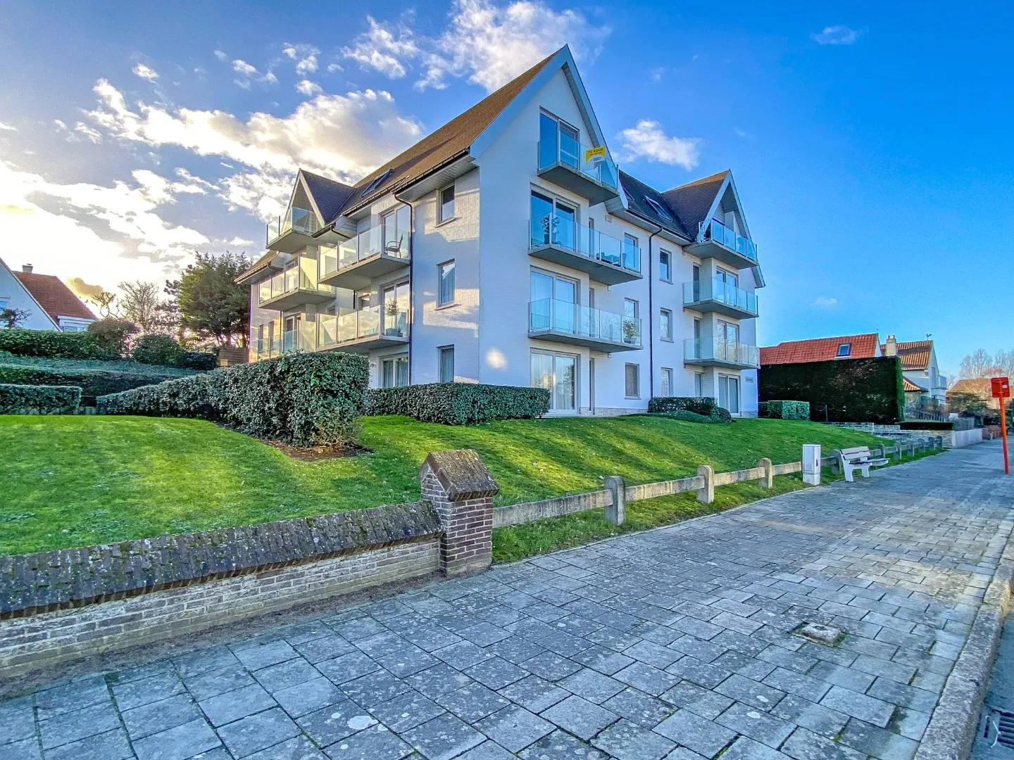 Prachtig instapklaar penthouse (170m²) gelegen te Koksijde Sint-Idesbald op 800m van het strand.