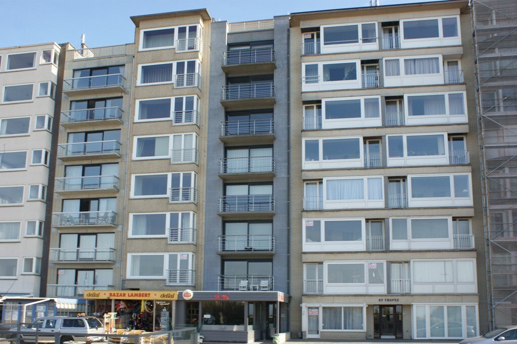 Appartement te huur met frontaal zeezicht op de dijk te Oostduinkerke! 