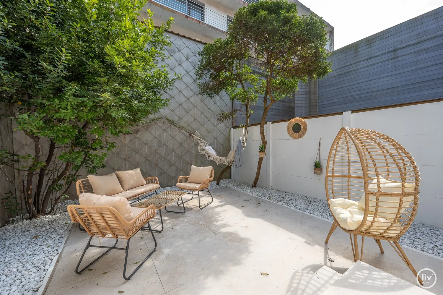 Appartement rénové au rez-de-chaussée avec jardin agréable et ensoleillé, situé au centre de la Parmentierlaan à Knokk