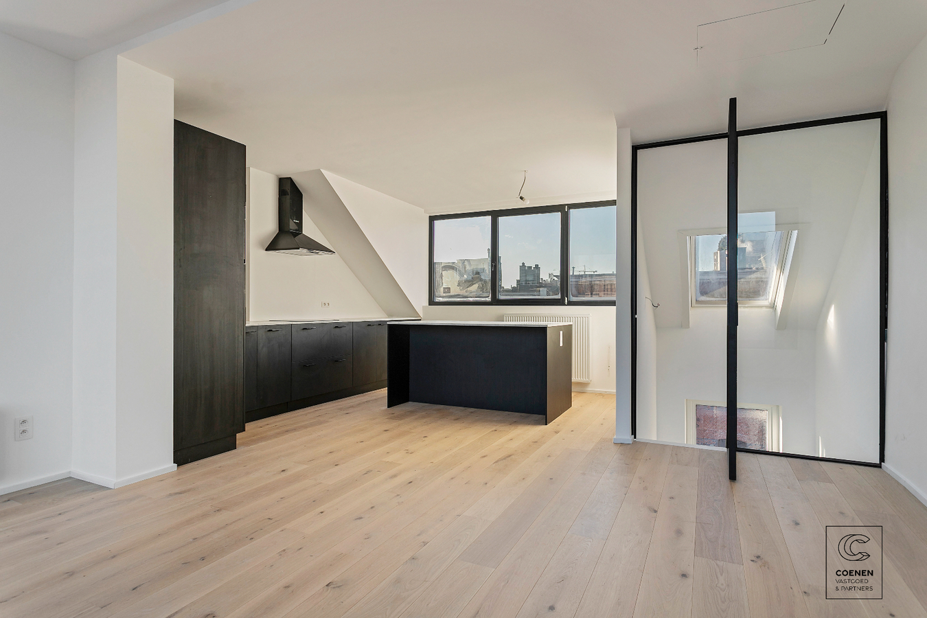 KNAP gerenoveerd appartement in het felbegeerde historisch centrum van Antwerpen met dakterras. 