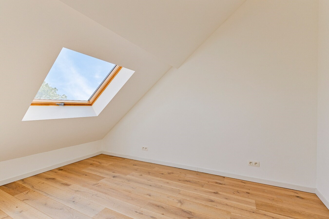 Prachtig gerenoveerde 4-slpk woning in het centrum van Stabroek! 