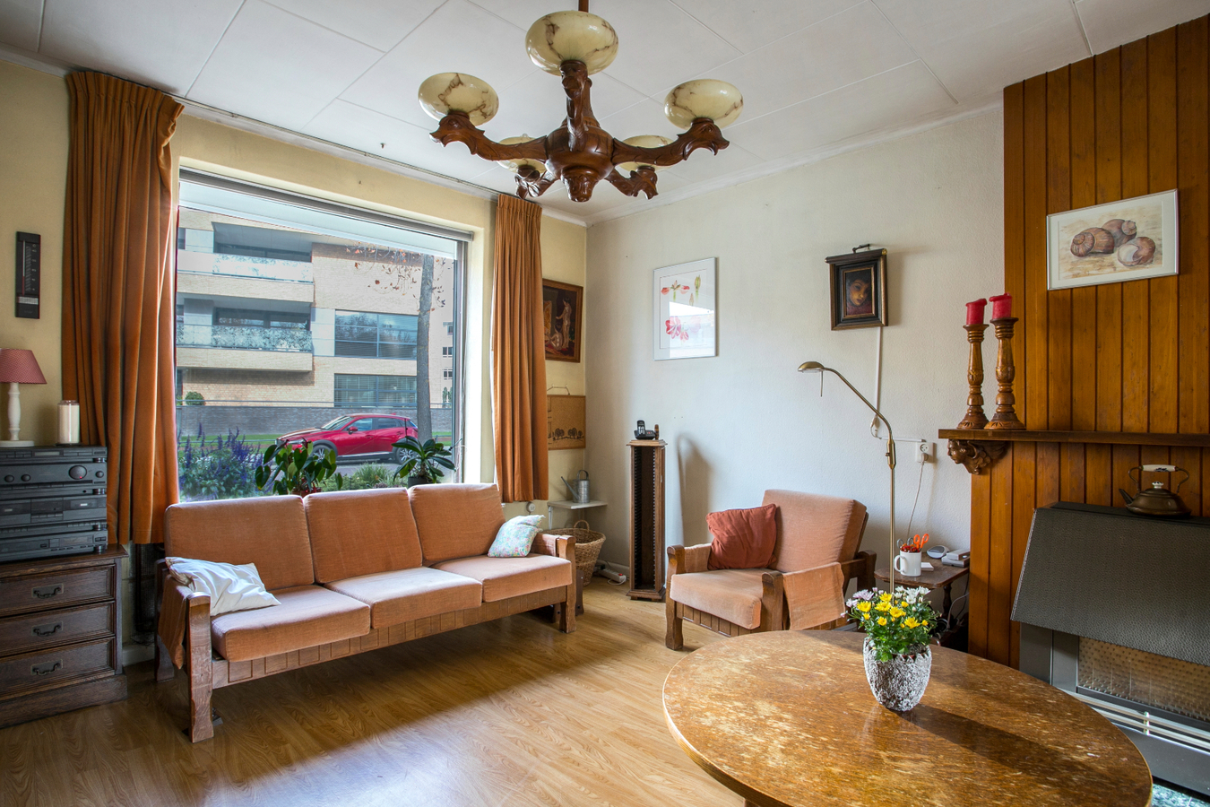 Halfvrijstaand woonhuis gelegen in het centrum van de Gemeente Valkenswaard. 