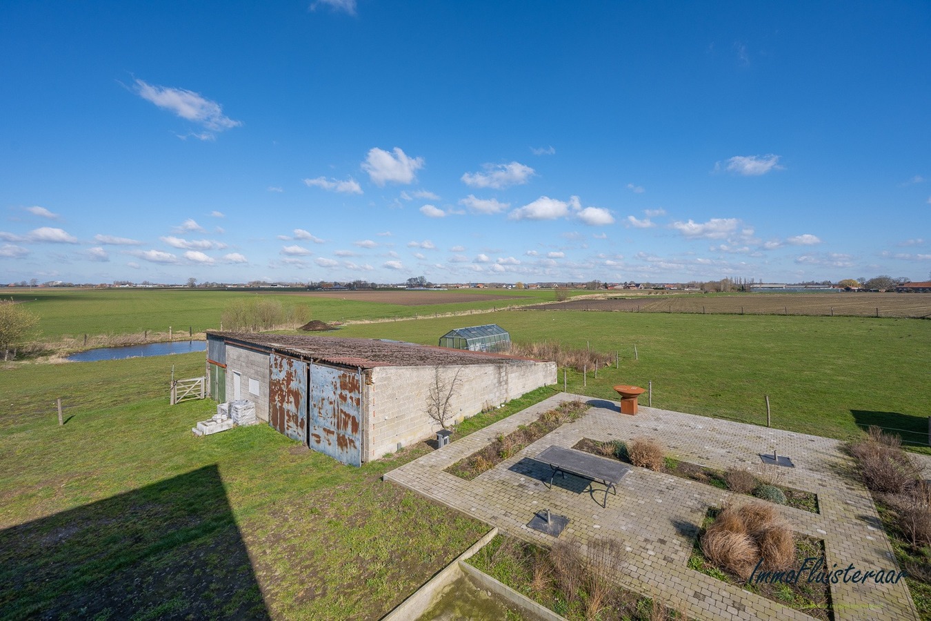 Rustig gelegen villa te Kortemark op ca. 1,6 ha met prachtige vergezichten 